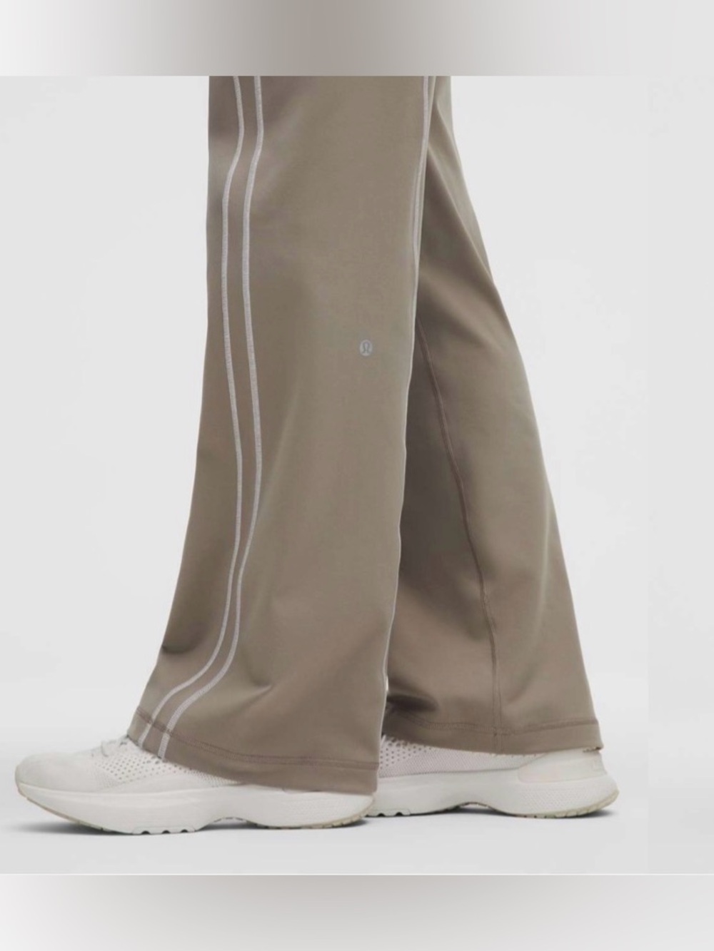 lululemon Define Mid-Rise Track Pant - Picture 3 of 15
